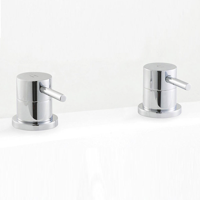 Ultra Quest Series FII Bath Filler Side Valves Large Image