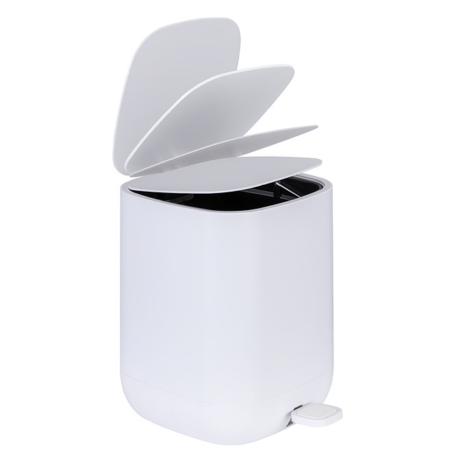 Wenko Davos 5 Litre Pedal Bin - White